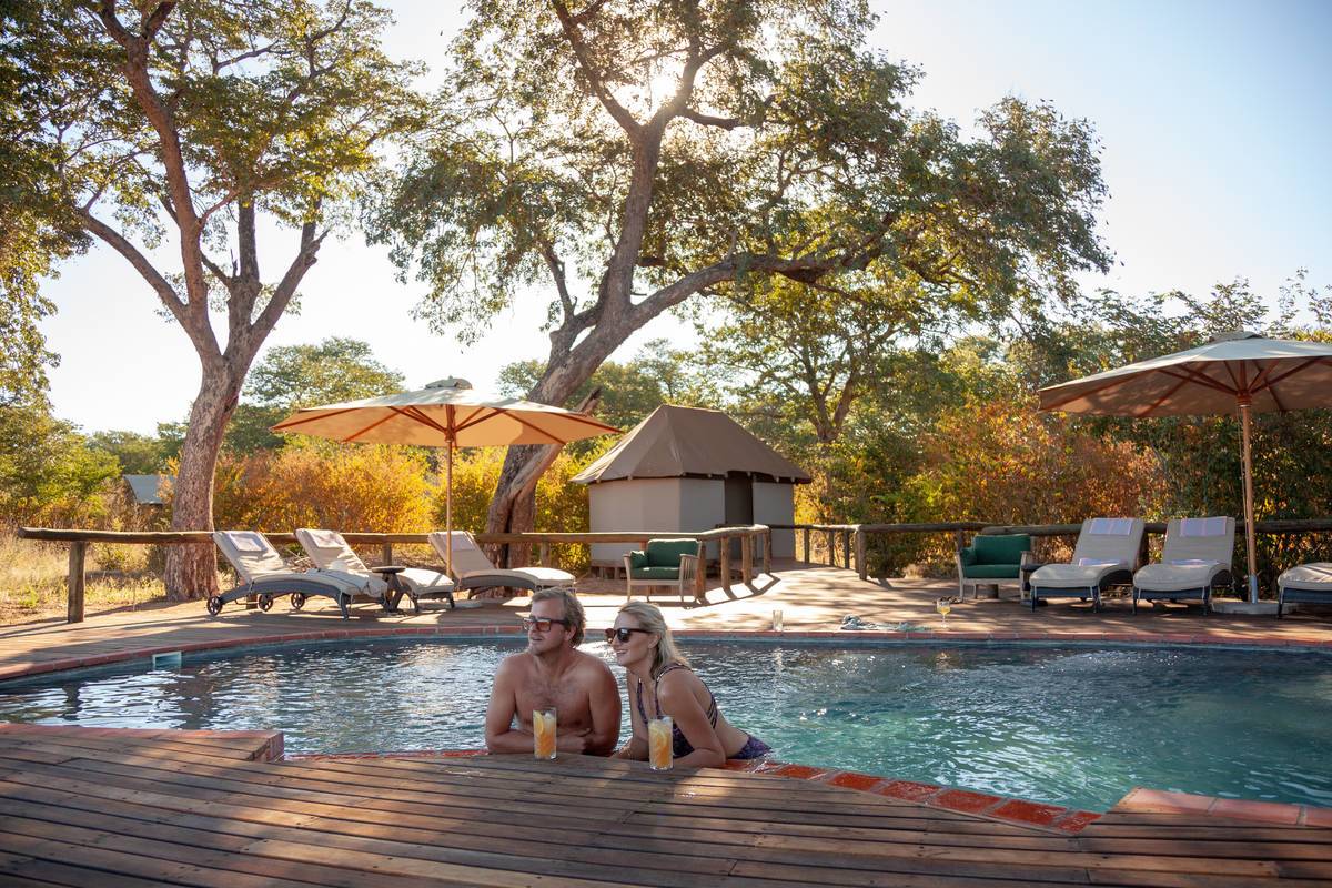 machaba-verneys-accommodation-lodge-mvr-062 couple in pool at Verney's Camp