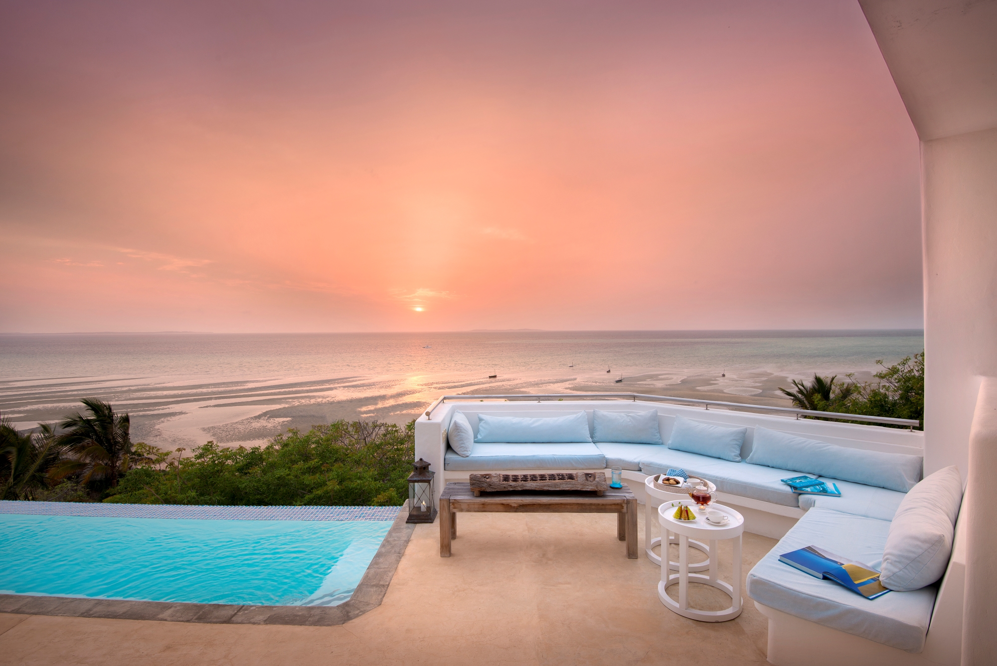 Santorini-Mozambique-Vilanculos-martini-pool-area Dazzling sunset in one of the most beautiful places in Mozambique