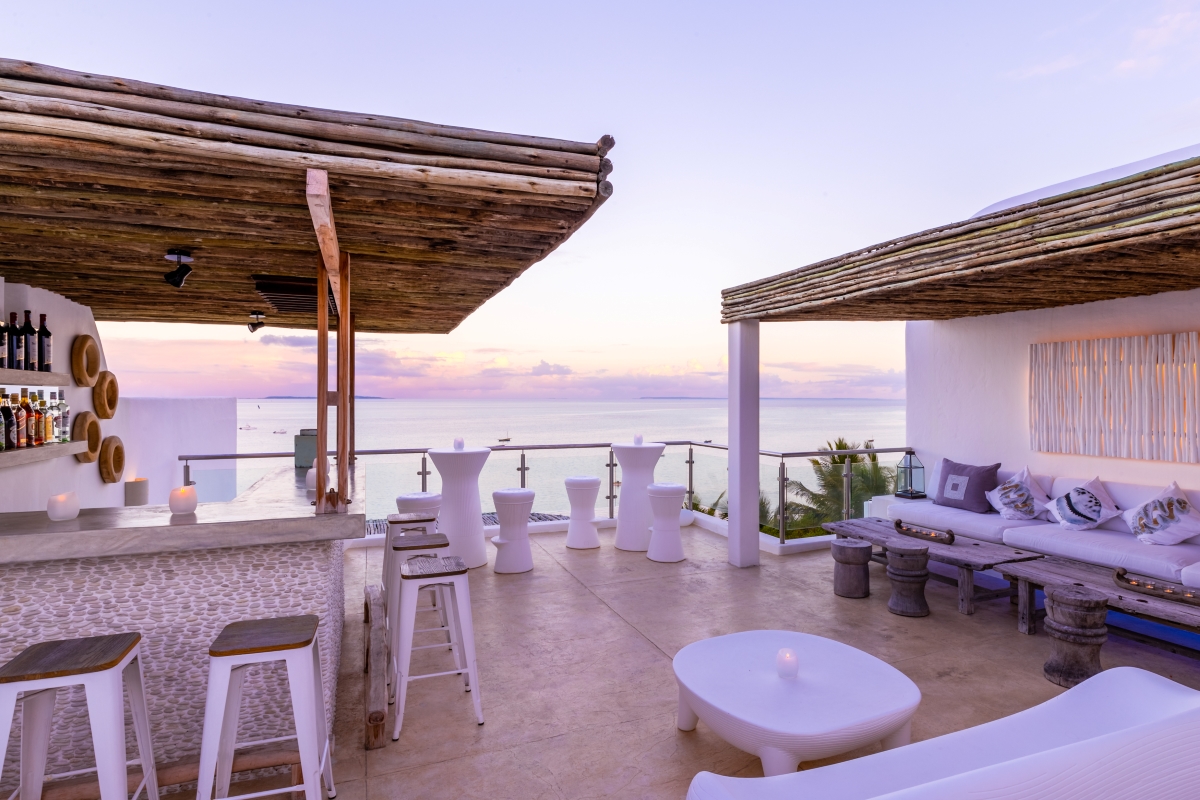 Santorini-Mozambique-sala-bar Sala bar at dusk