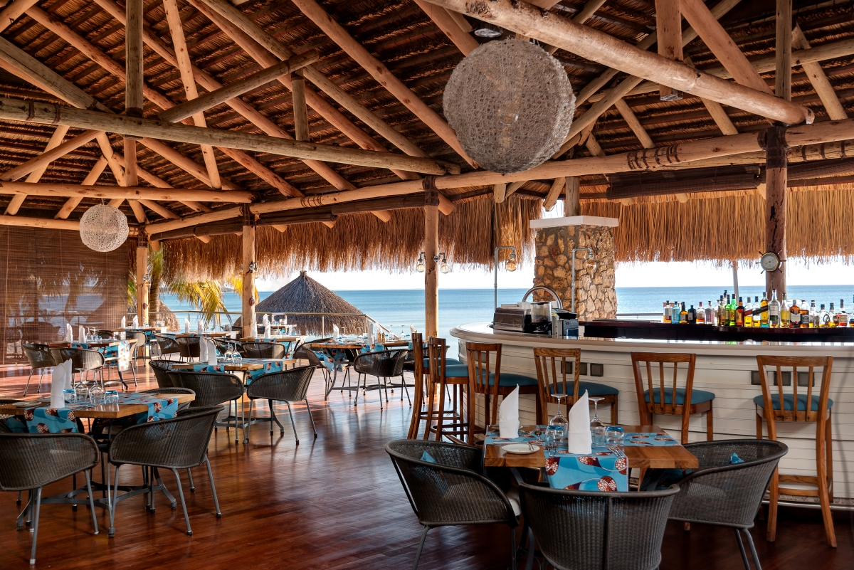 anantara_bazaruto_island_resort_clube_naval_lunch_setting_-_copy Anantara Bazaruto Island Resort & Spa has an idyllic setting and a peaceful atmosphere