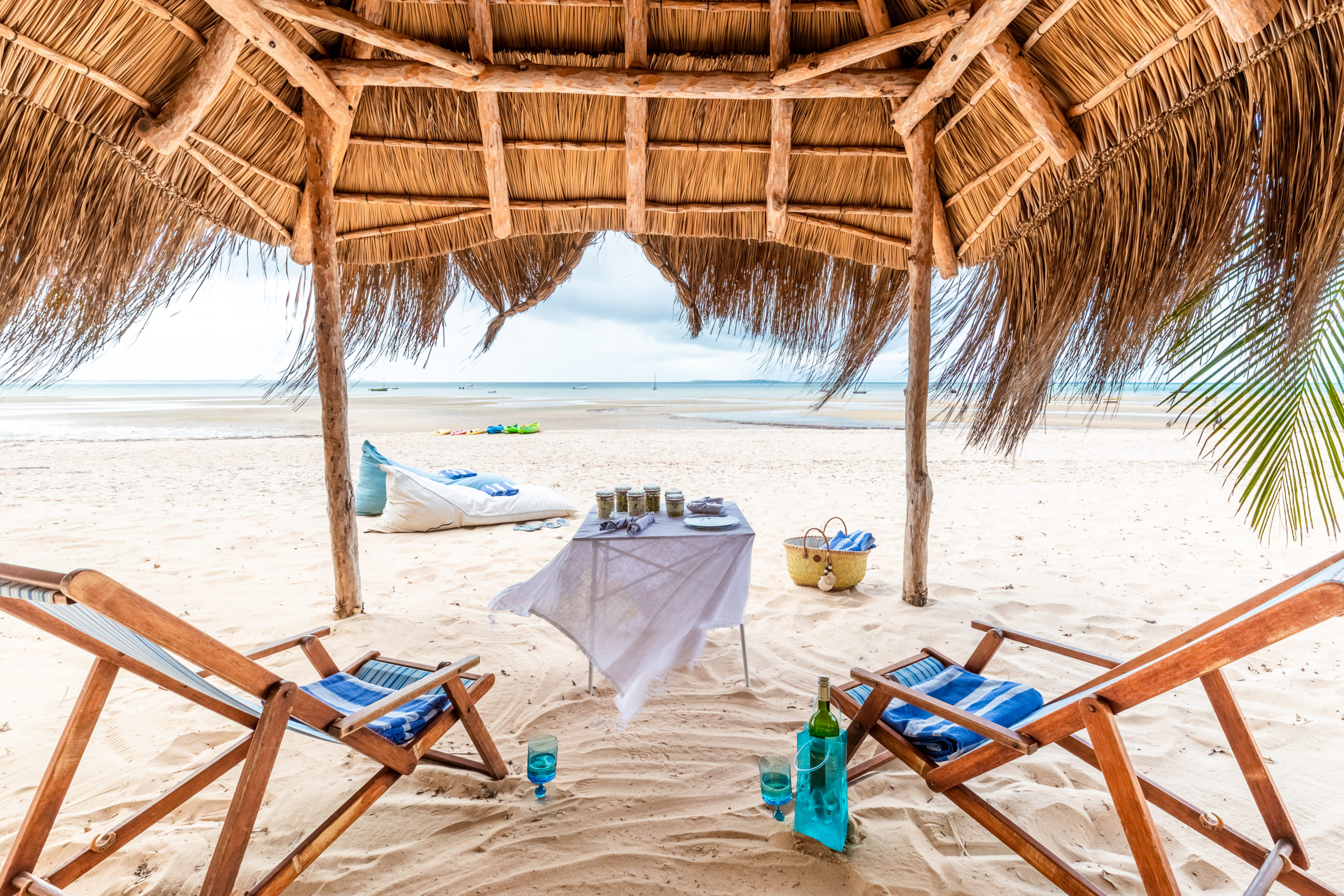 santorini_mozambique_-_beach_cabana_-_fr Views across the expanse of Vilanculos Bay