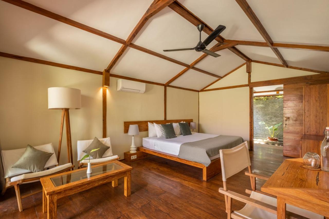 Gili Teak Beachfront Resort